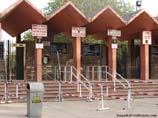 pictures of a zoo entry gate