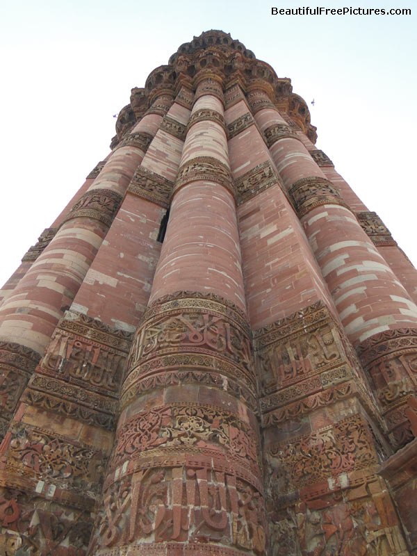 pictures of close view qutub minar